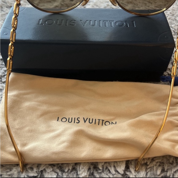 *NEW Louis Vuitton Sunglasses - Picture 4 of 8